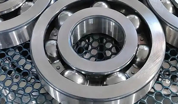 軸承安裝環(huán)境很重要（14%被污染）